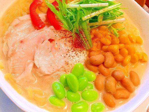 彩り野菜と鶏ハムのまろやかホワイトカリーラーメン